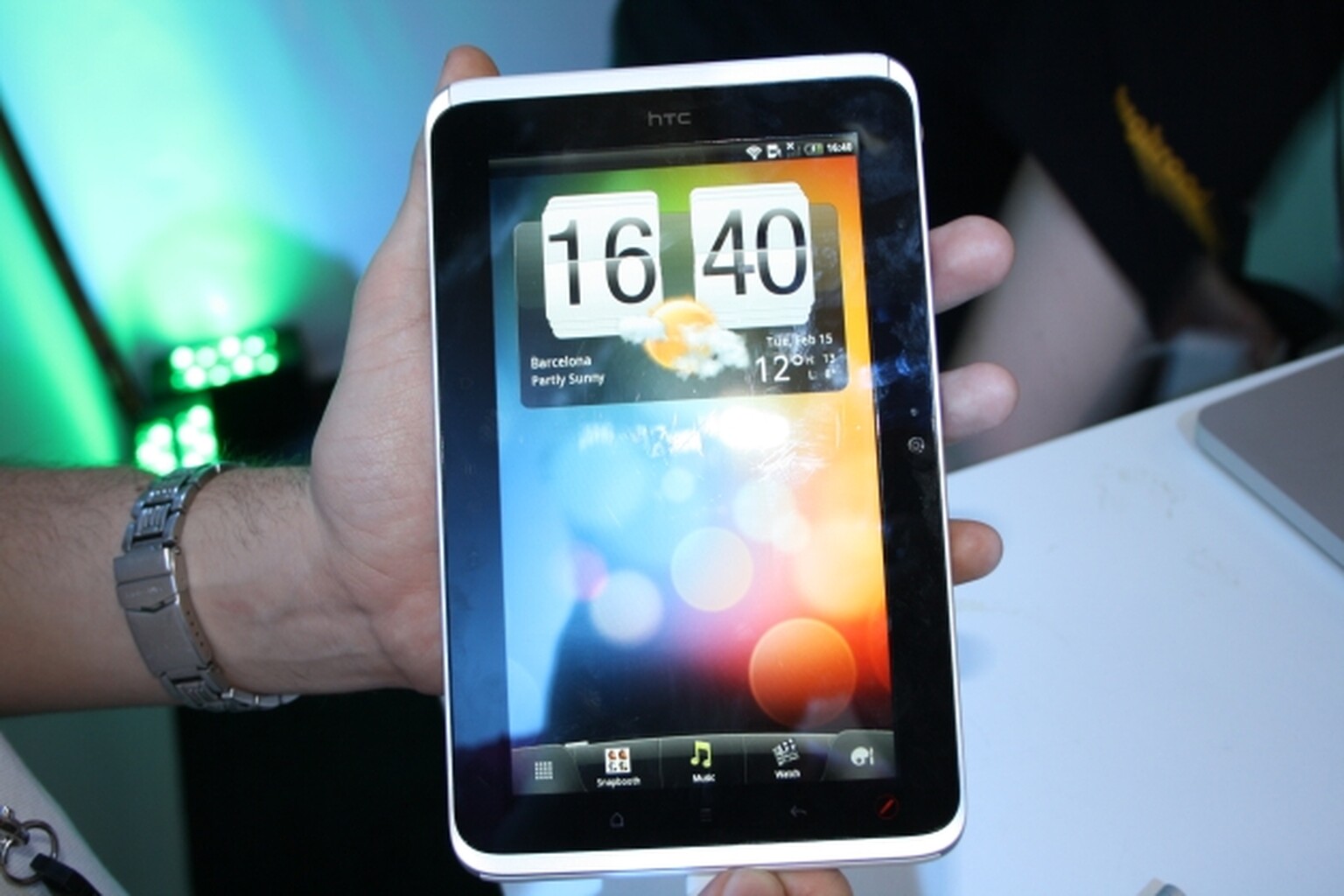 HTC Flyer photo gallery: Digital ink notes and HTC Watch in action