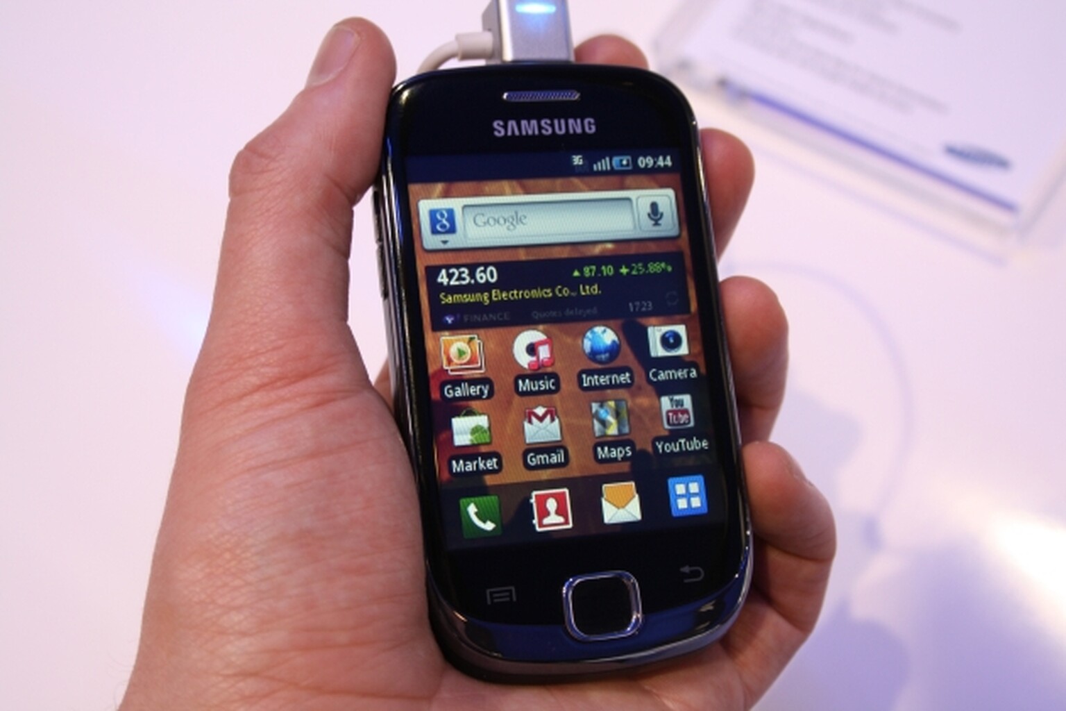 Samsung Galaxy Fit and Samsung Galaxy Gio: Photo gallery