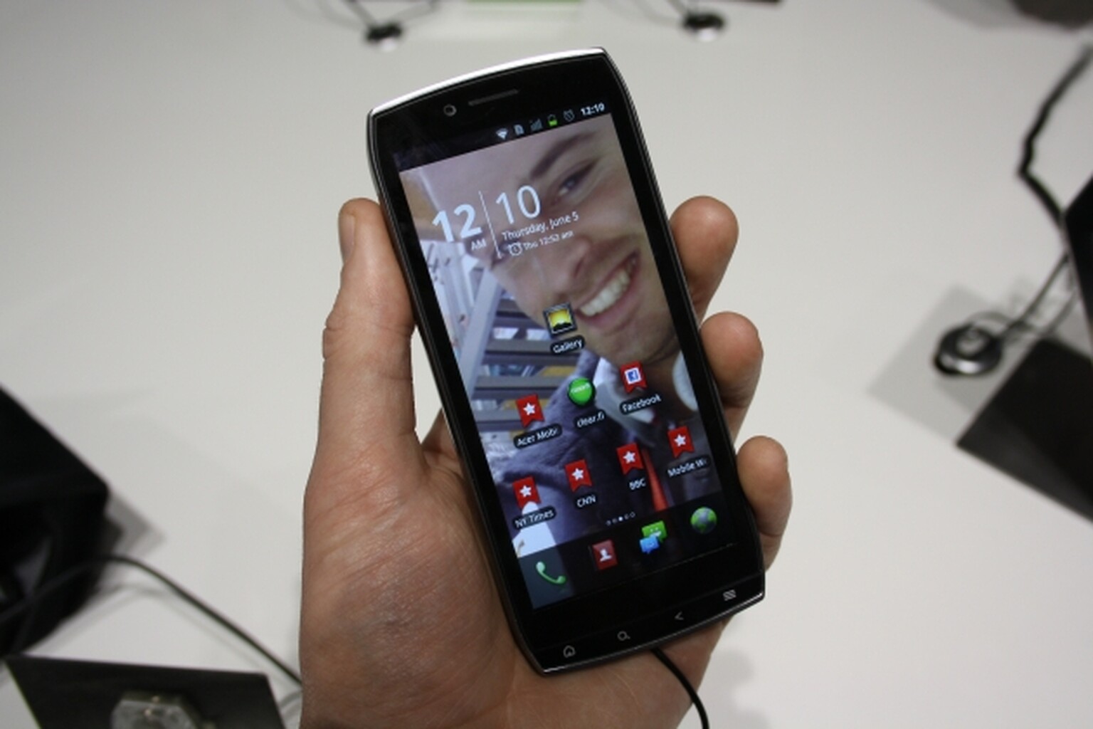 Acer Iconia Smart: Photo gallery