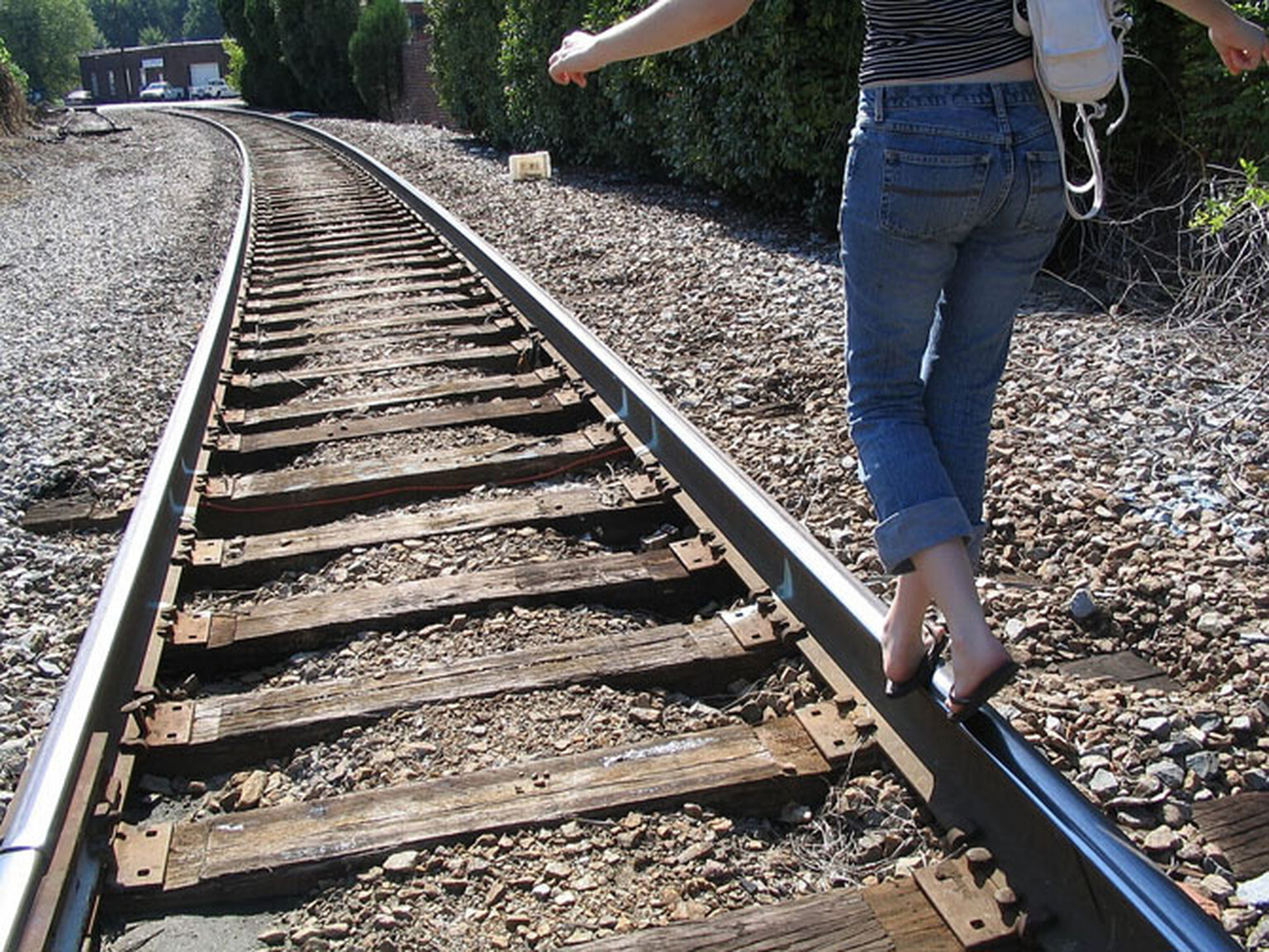 Woman killed, man loses legs after having sex on train tracks