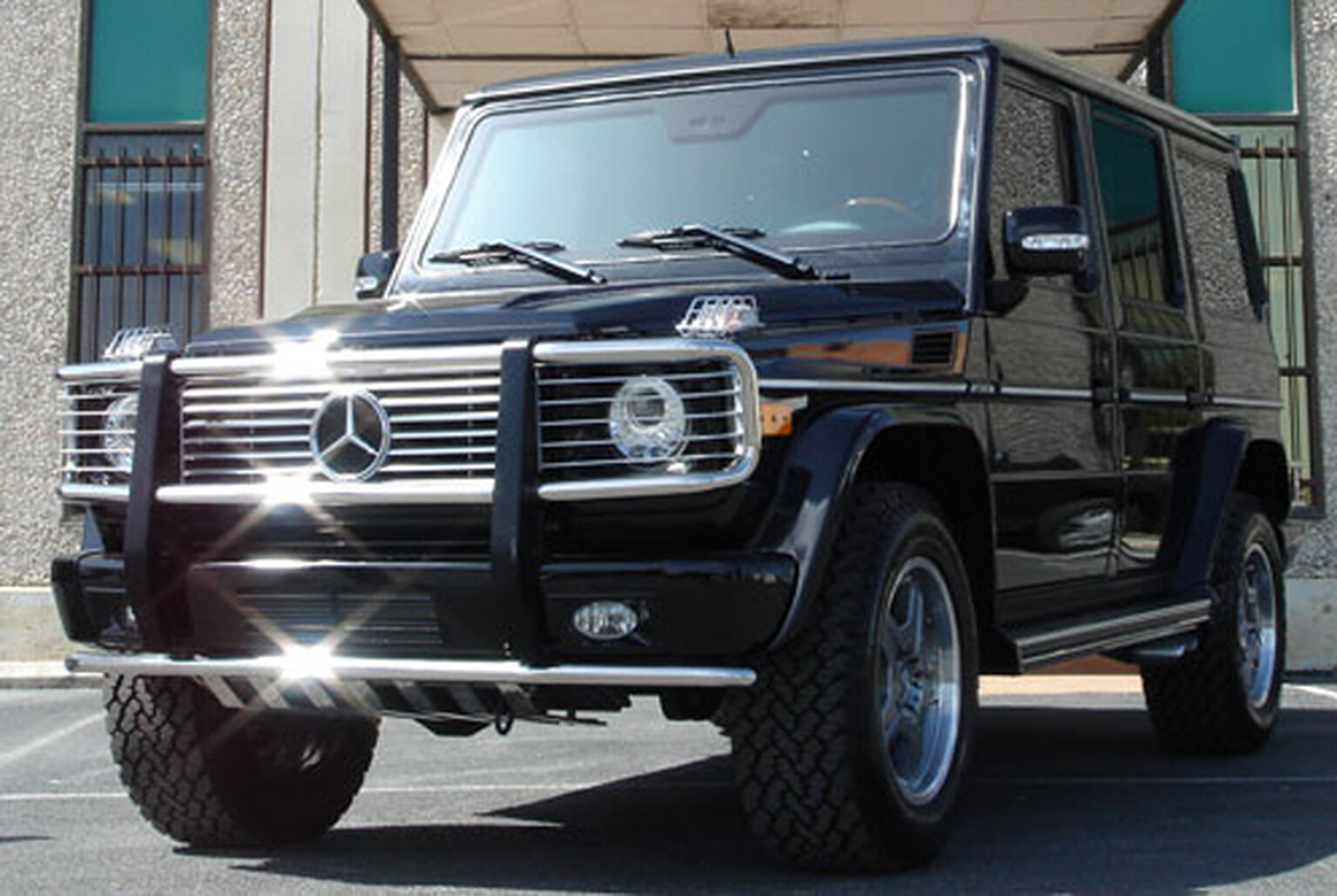 Spice Girl buys bulletproof car that can electrocute stalkers and paparazzi