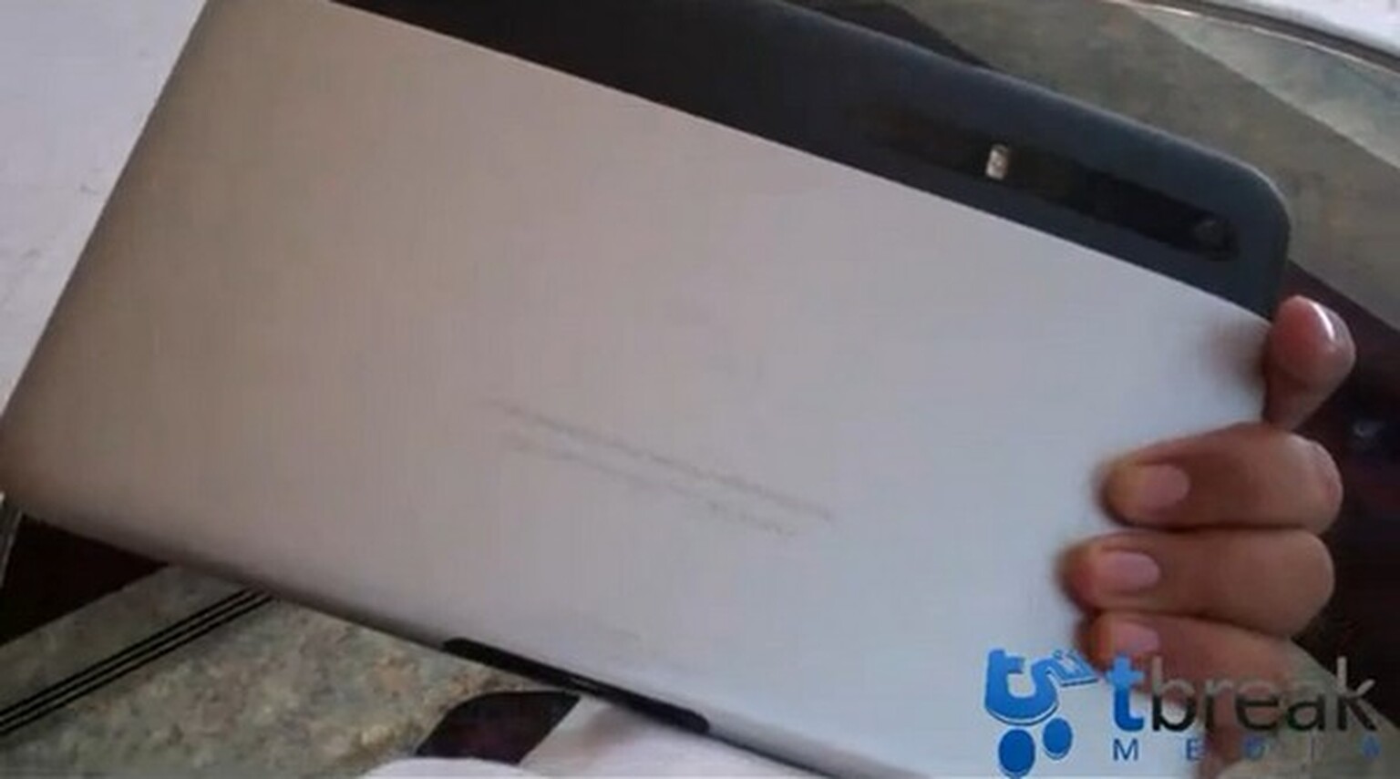 Wi-Fi only Motorola Xoom spotted, coming to the UK?