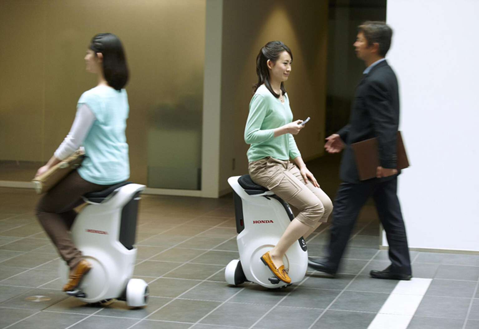 Honda UNI-CUB personal transport stool set to make legs redundant