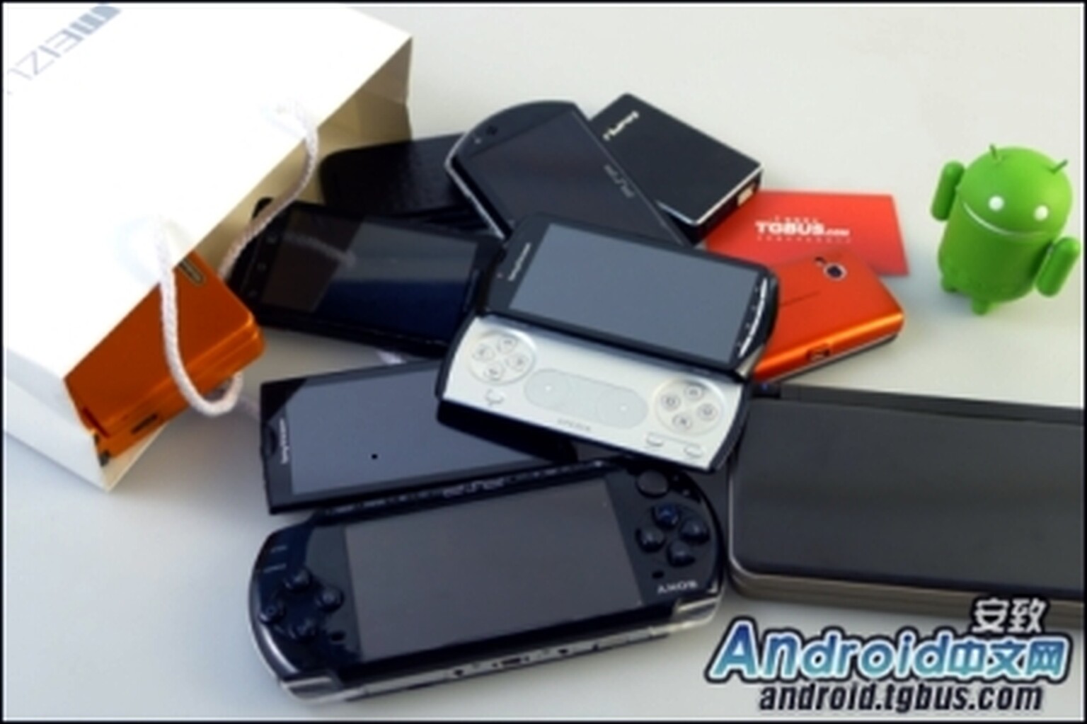 More PSP phone leaks: Size comparisons, Asia launch?