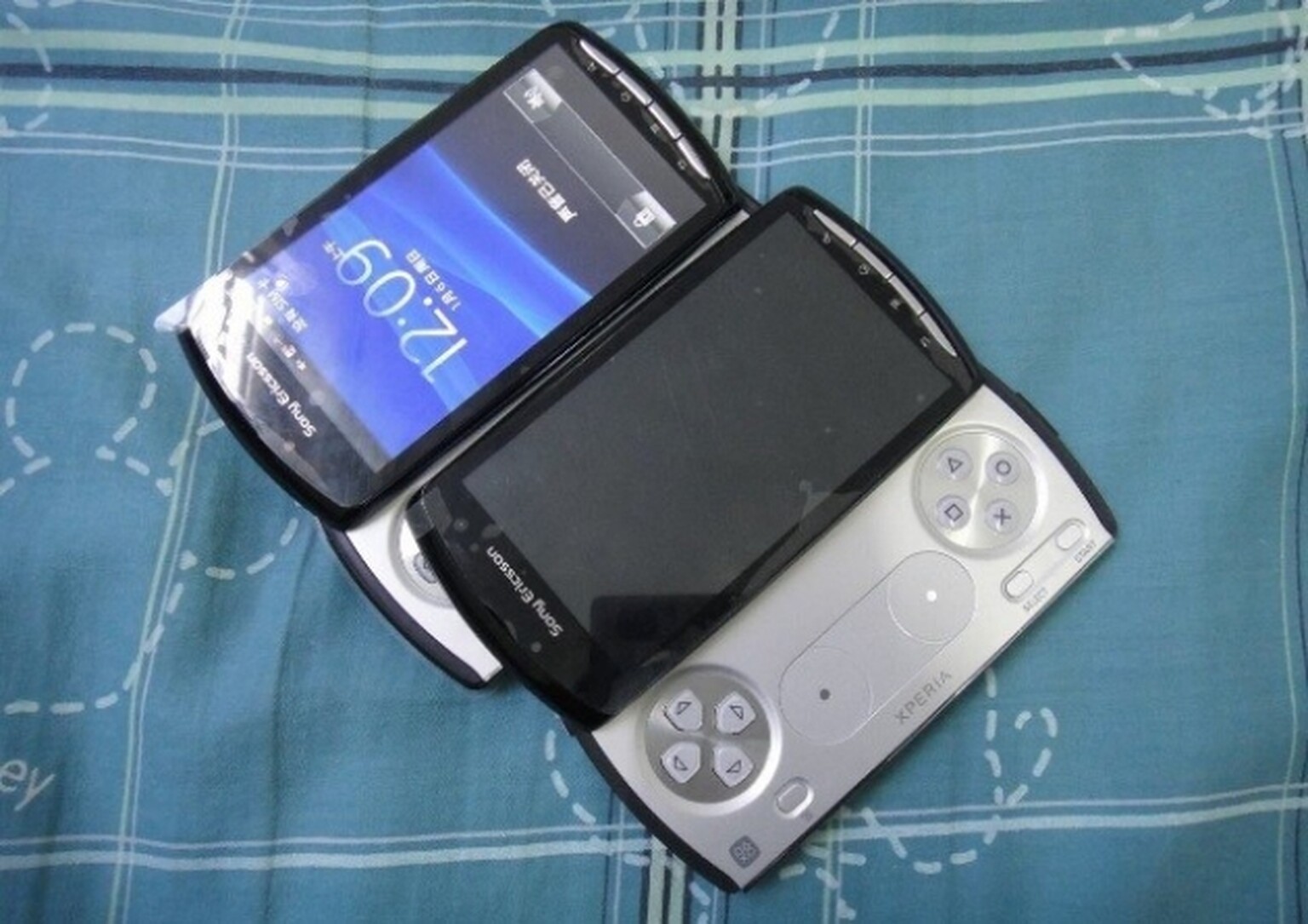 More PSP Phone pictures leaked. Part of  the Xperia family?