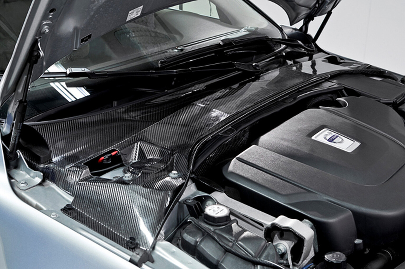 Volvo turns body panels into batteries