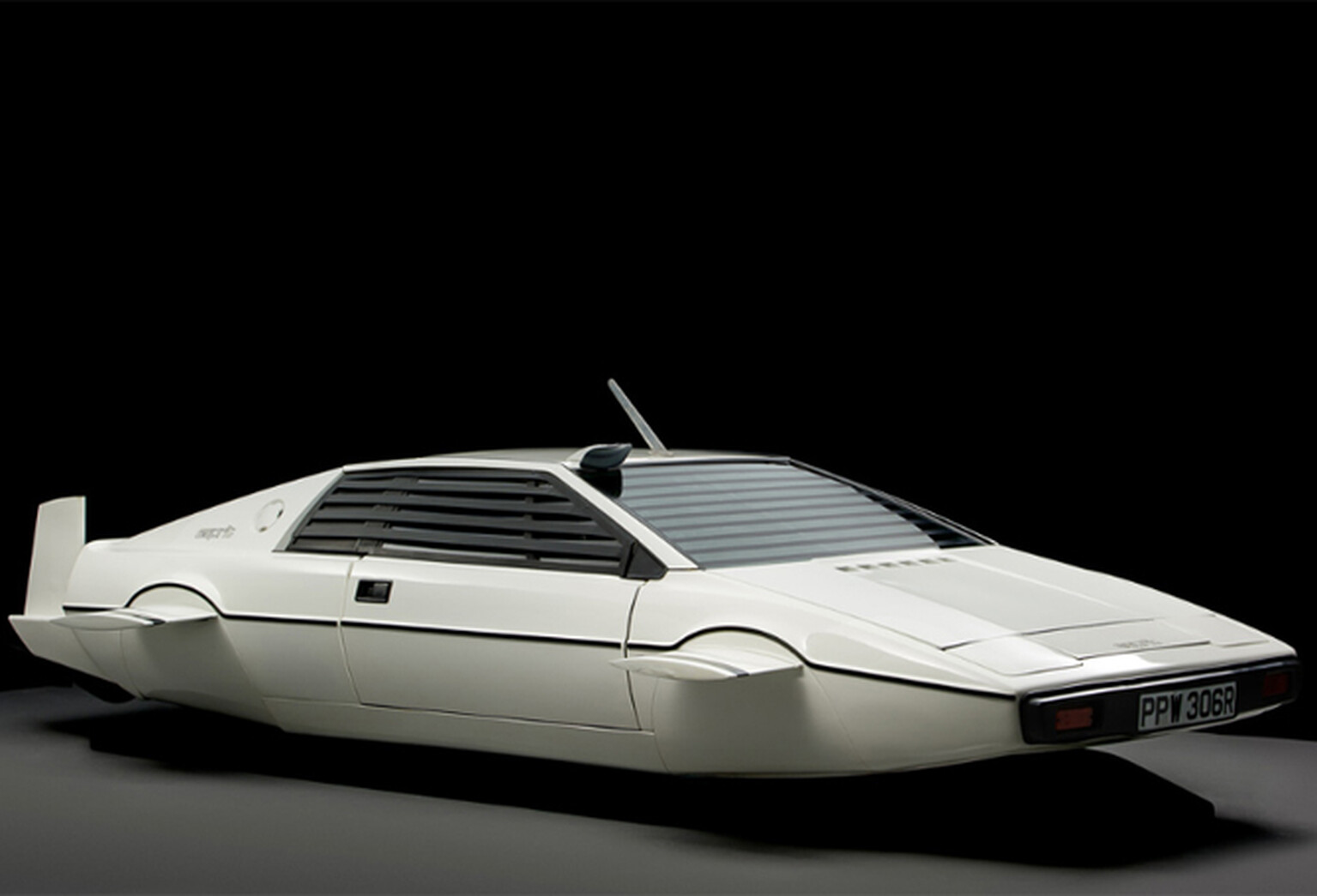 Tesla boss buys James Bond's Lotus Esprit submarine, wants to make it electric