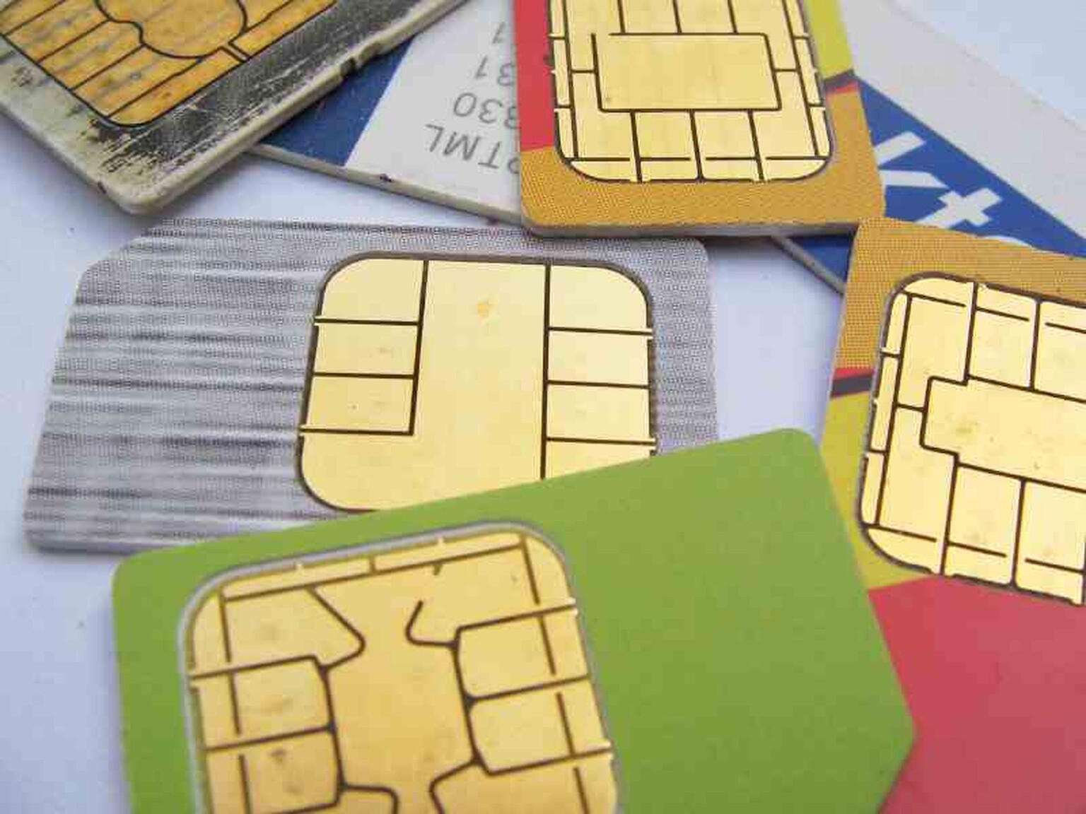 Phones of the future to come with built-in SIMs?