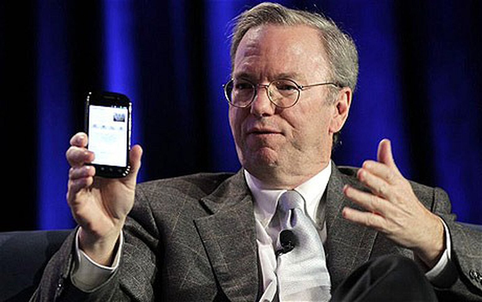 Eric Schmidt: Android 2.3 + NFC could replace your credit card, Gingerbread coming in a few weeks