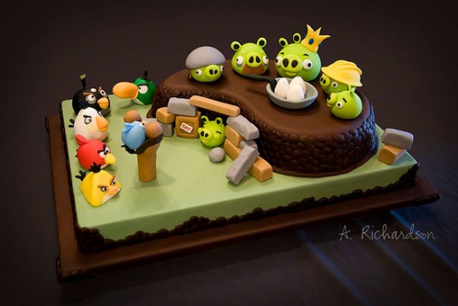 Incredible Angry Birds birthday cake is even better than a plush toy
