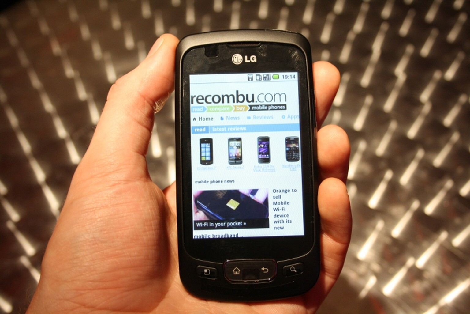 LG Optimus One hands-on