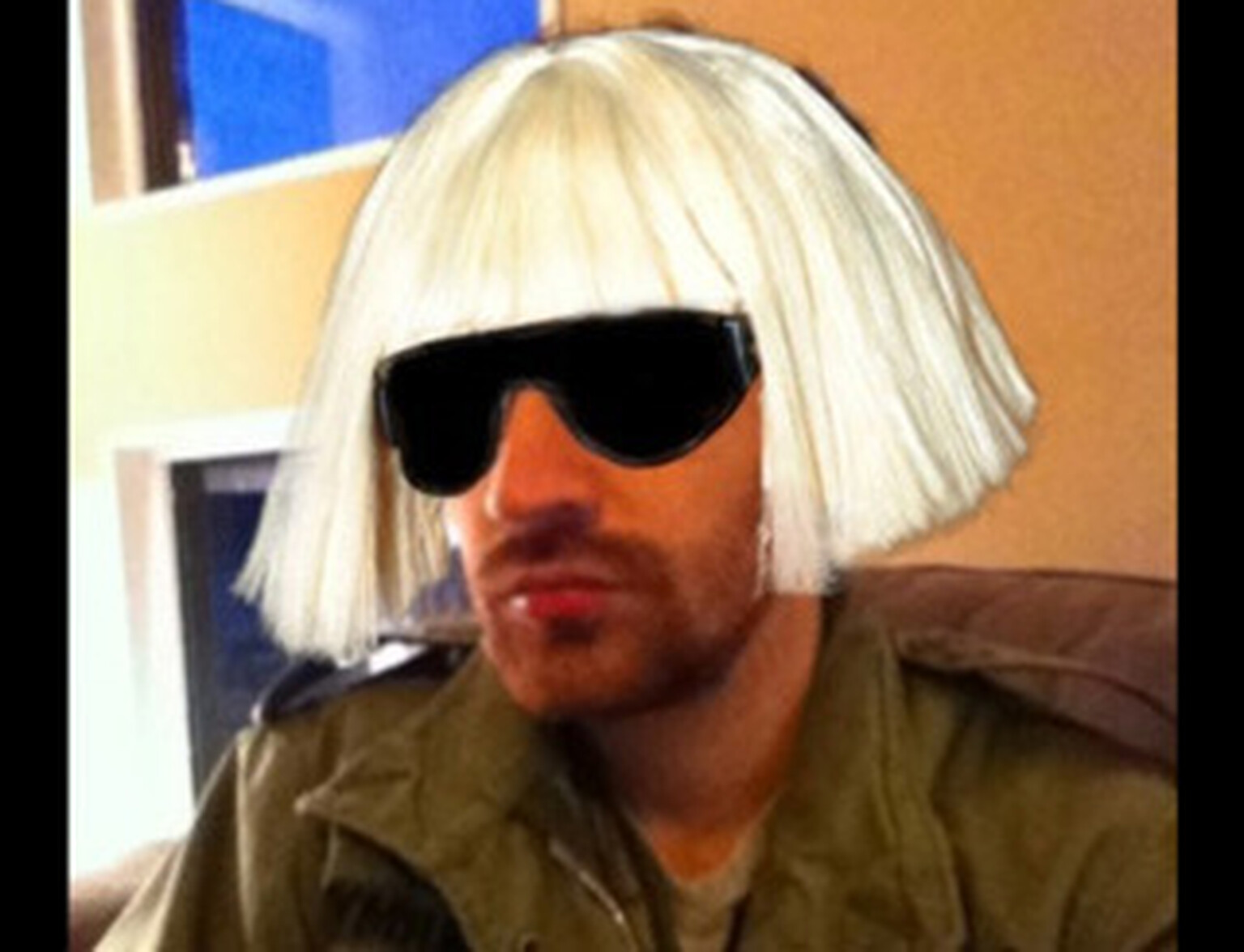 Gaga Hair-Do iPhone app will cheer up your poker face