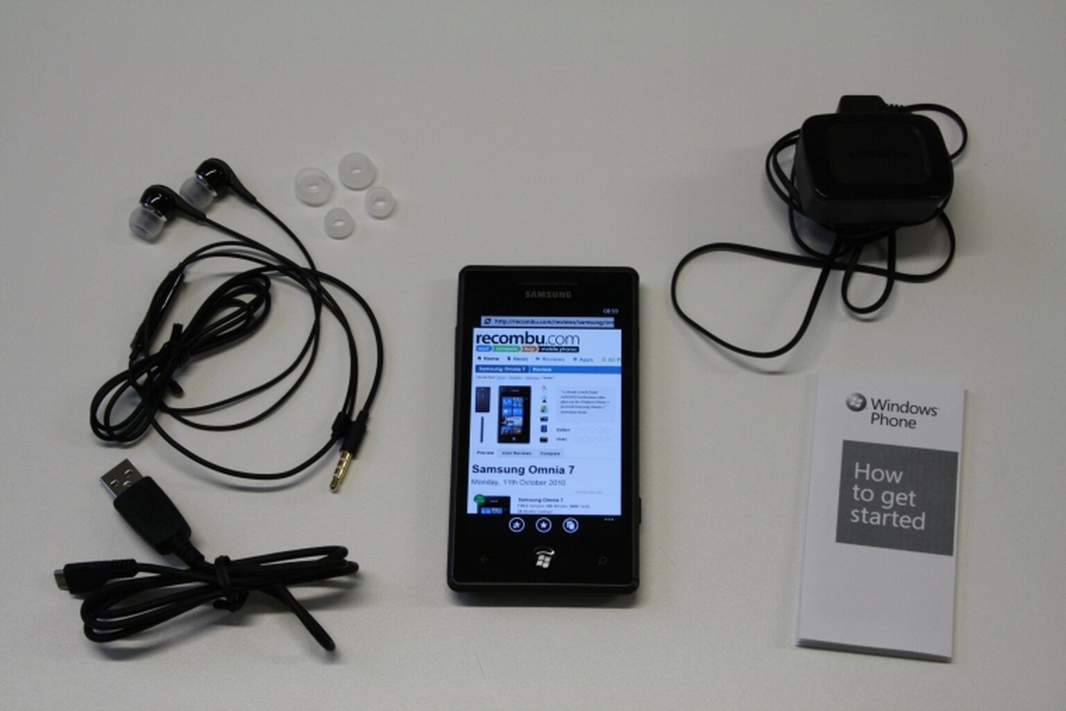 Samsung Omnia 7: What’s in the box?