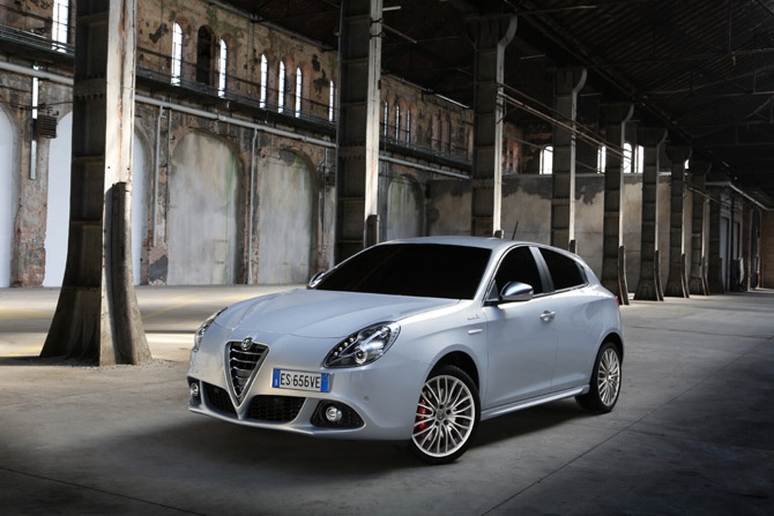 Alfa Romeo Giulietta Review (2014)
