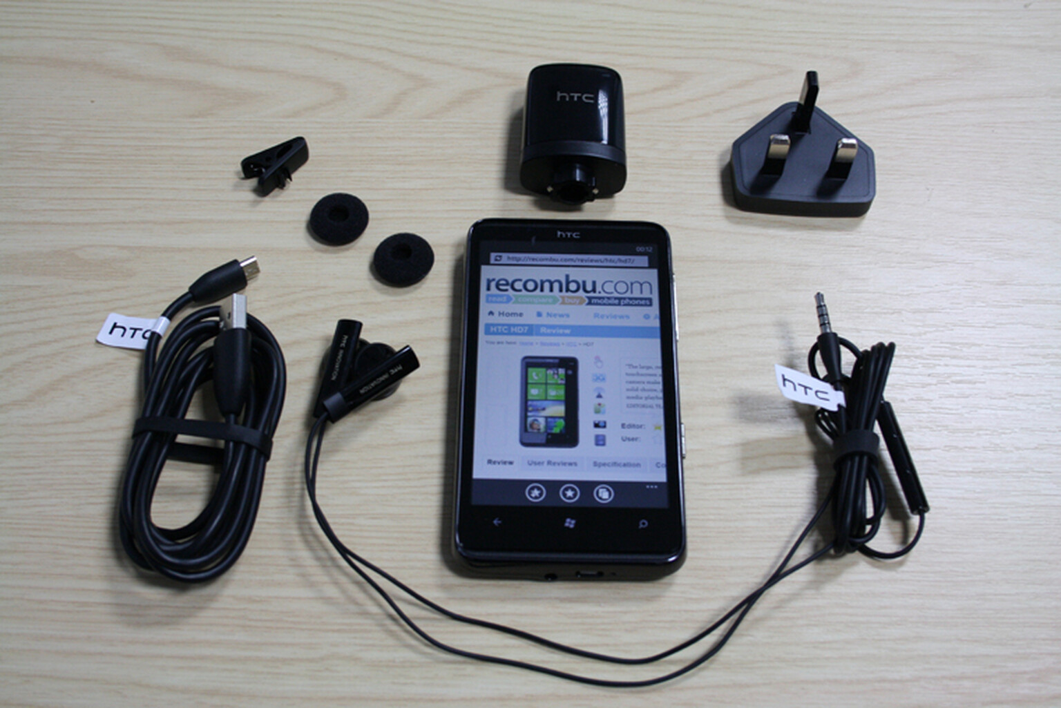 HTC HD7: What's in the box?
