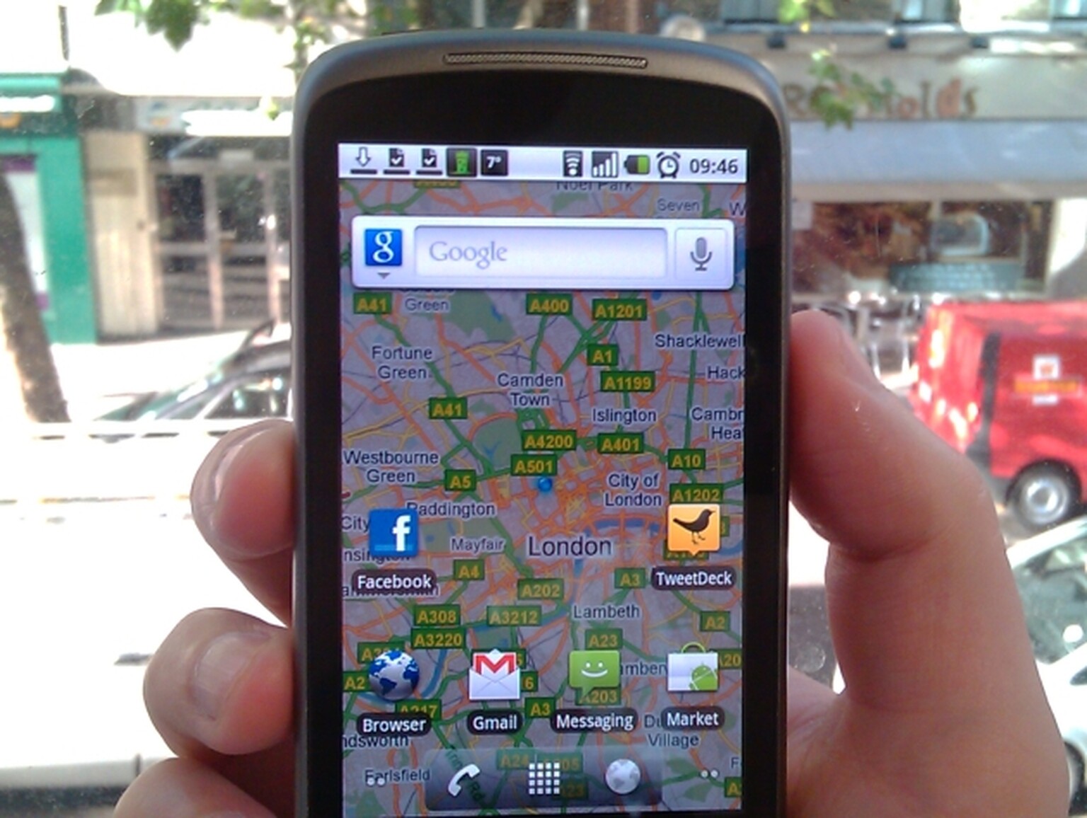 Google Maps 4.5.1 update for Android adds weather to live wallpapers