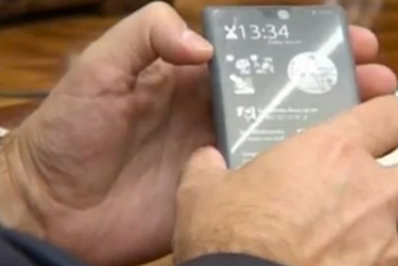 Russian 4G Android smartphone appears to have front-and-back screens