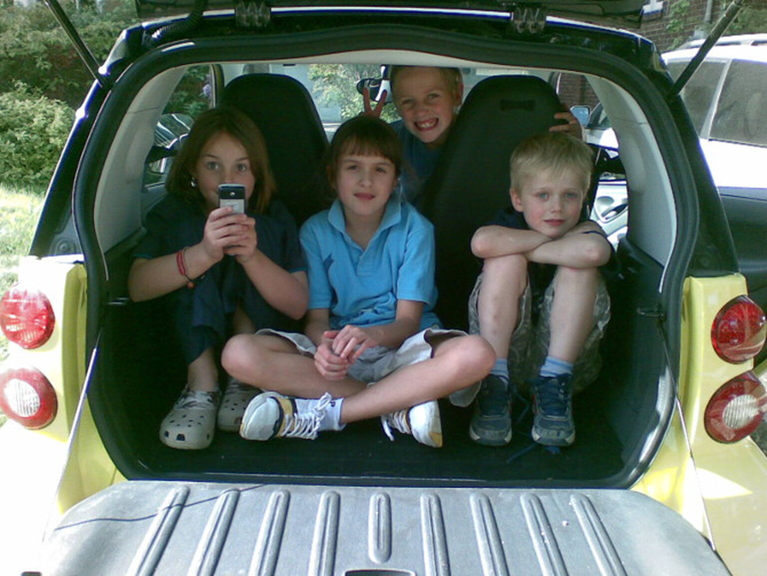 Children 12 times more Distracting to Drivers than Mobile Phones