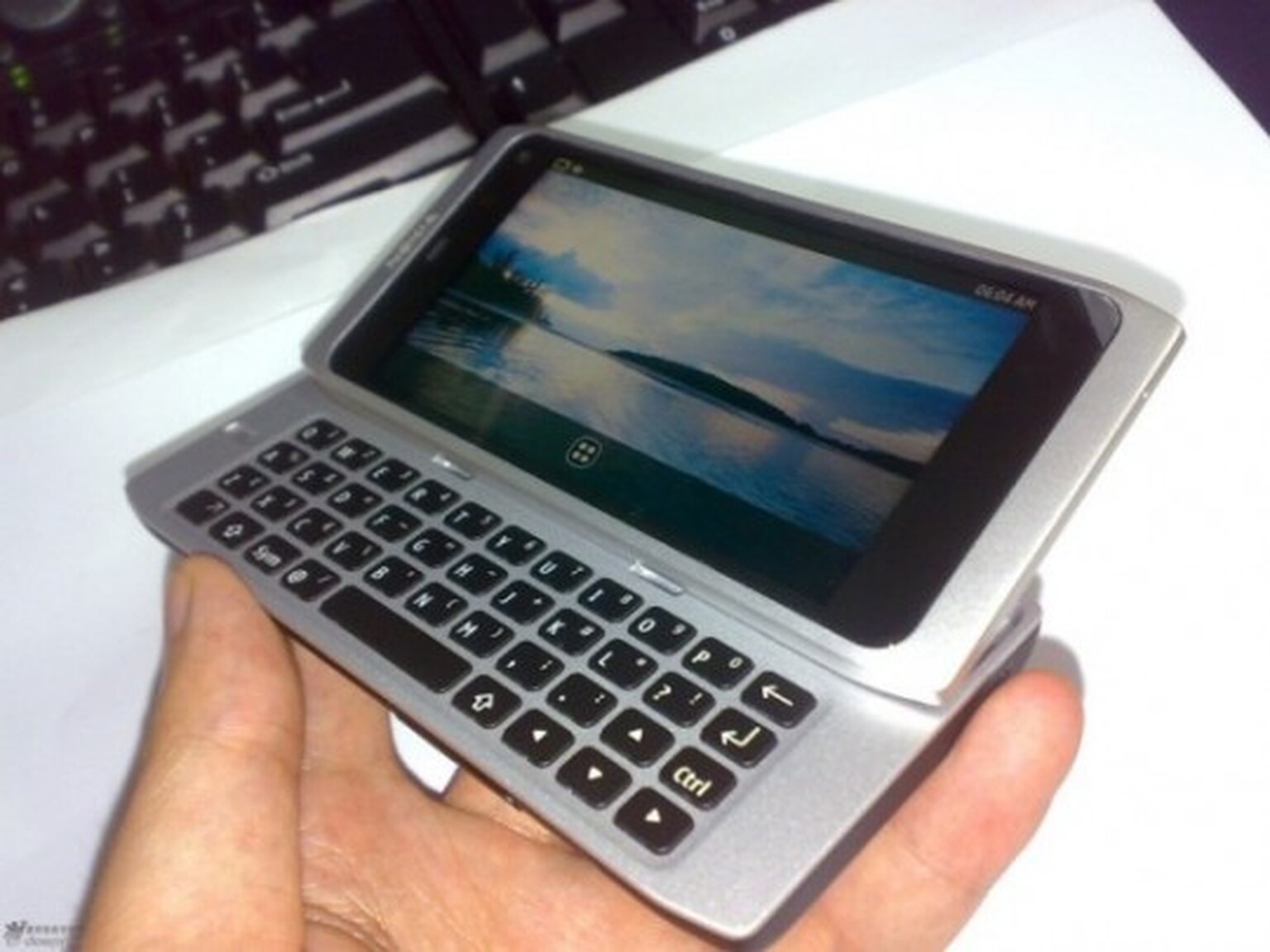 Nokia N9 rumour mill turns: Leaked specs join leaked images