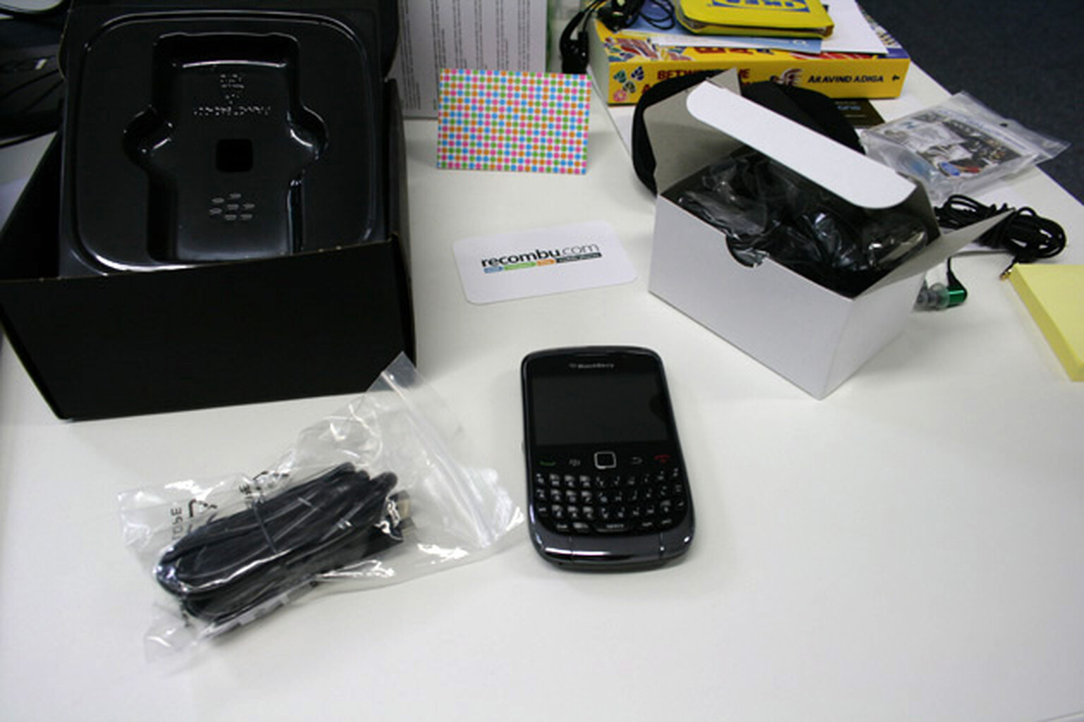 BlackBerry Curve 3G 9300: What's in the box?
