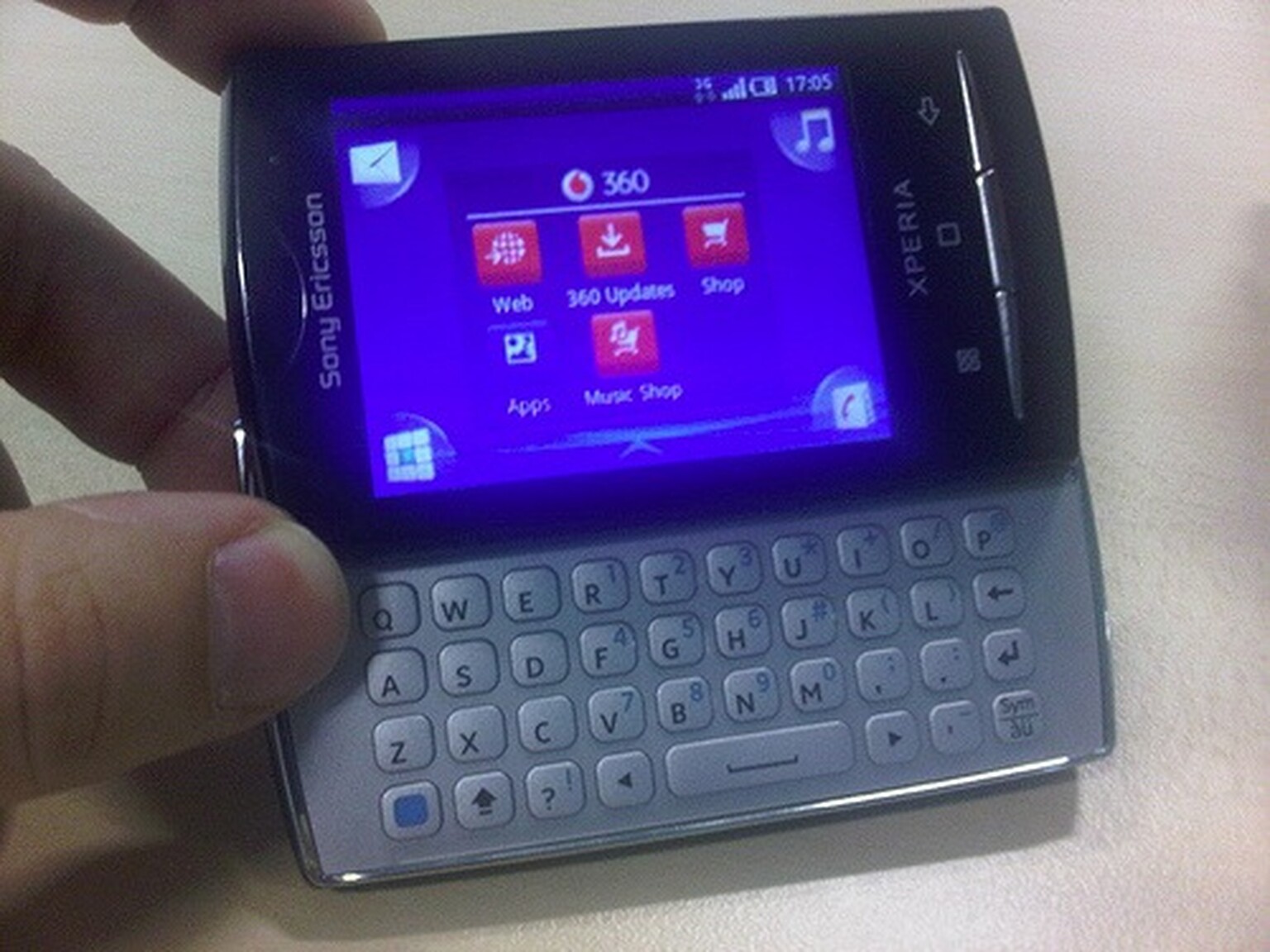 Vodafone does a 180 on 360 handsets