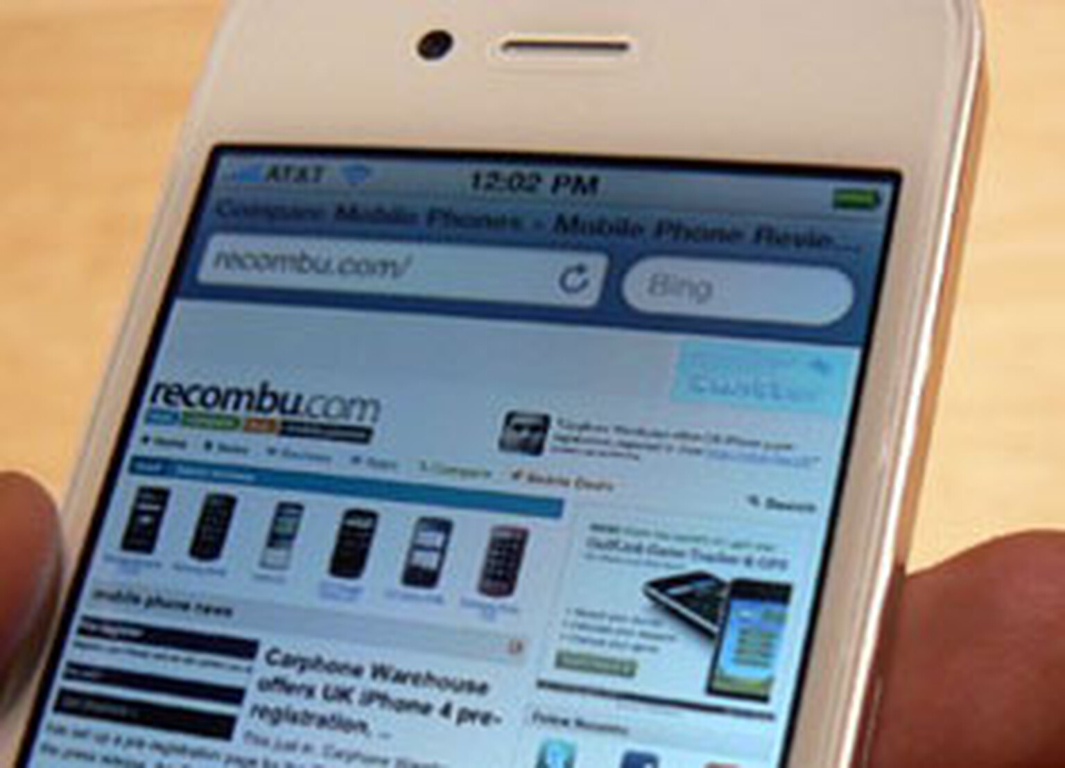 White iPhone 4 delayed until later this year