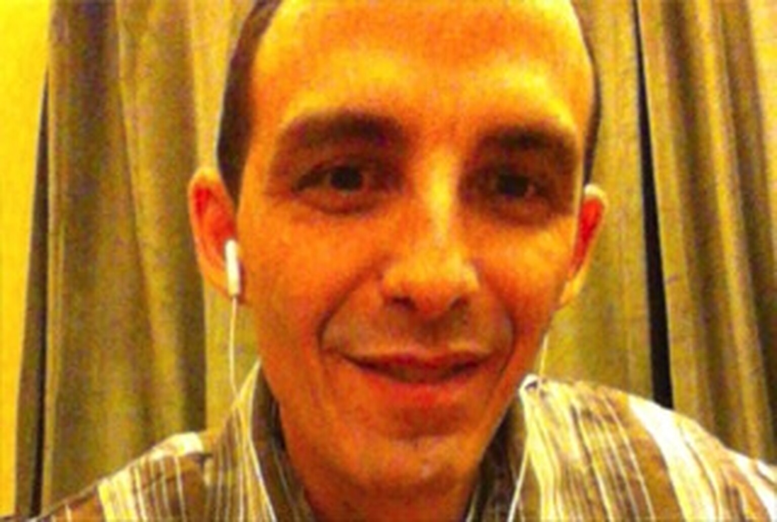 iChatr is like ChatRoulette for iPhone 4