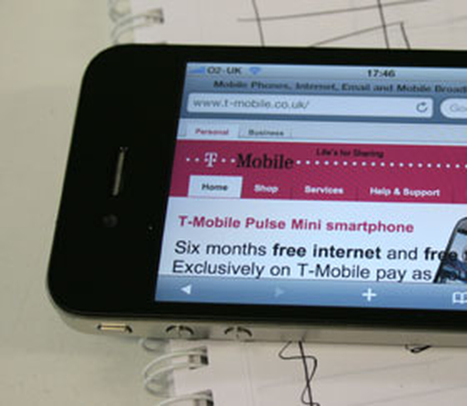 iPhone 4 tariffs: T-Mobile leisurely reveals pricing