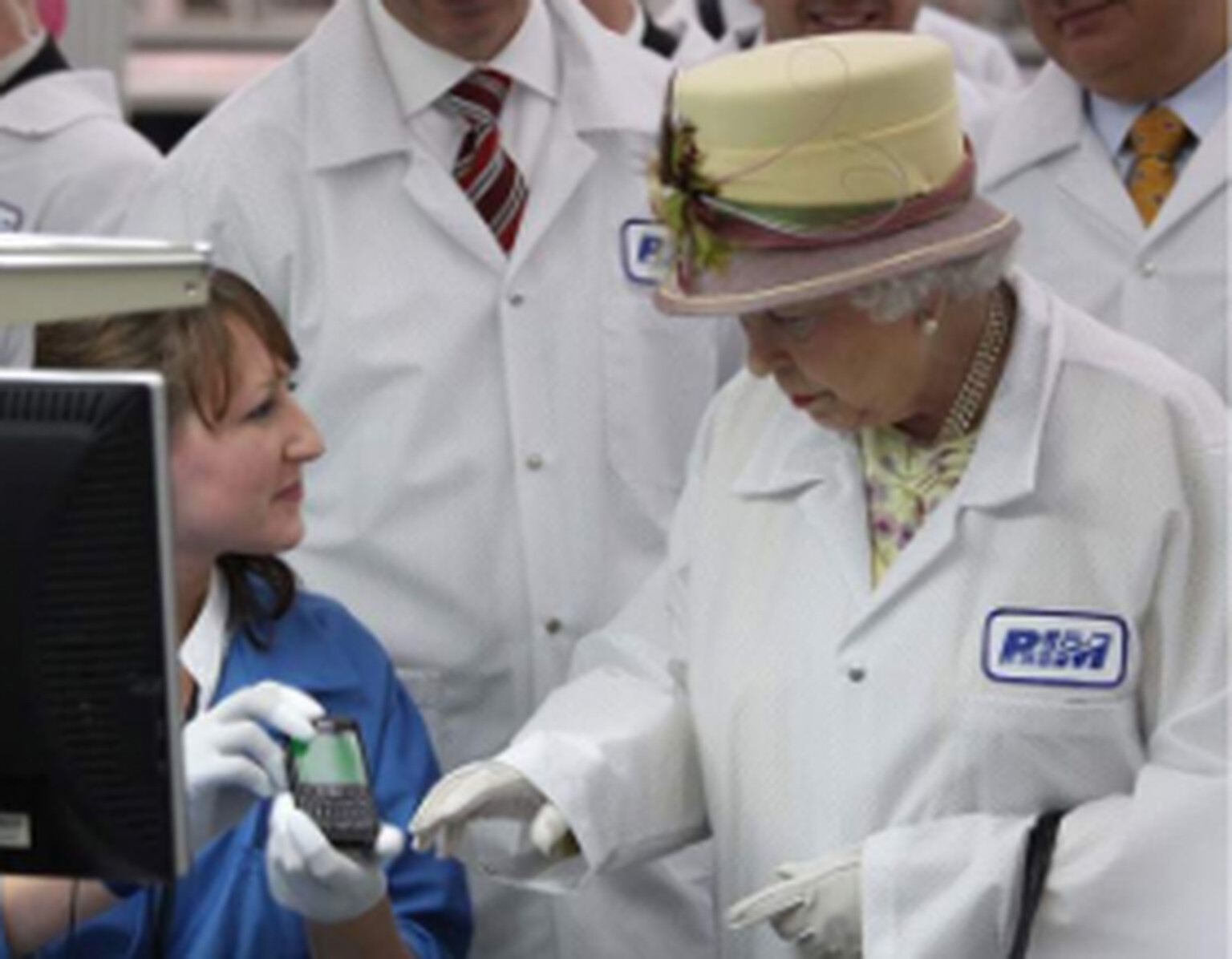 Recombu caption contest: Queen meets BlackBerry (update: winner)