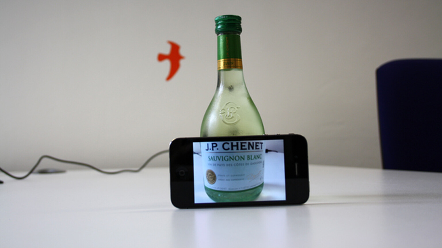 Transparent iPhone 4: Careful how you hold it