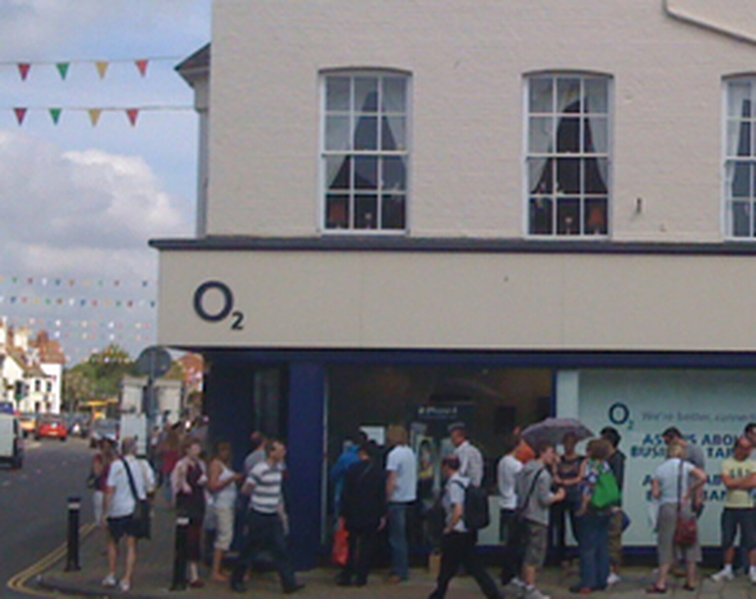 iPhone 4 day: Everything UK customers need to know
