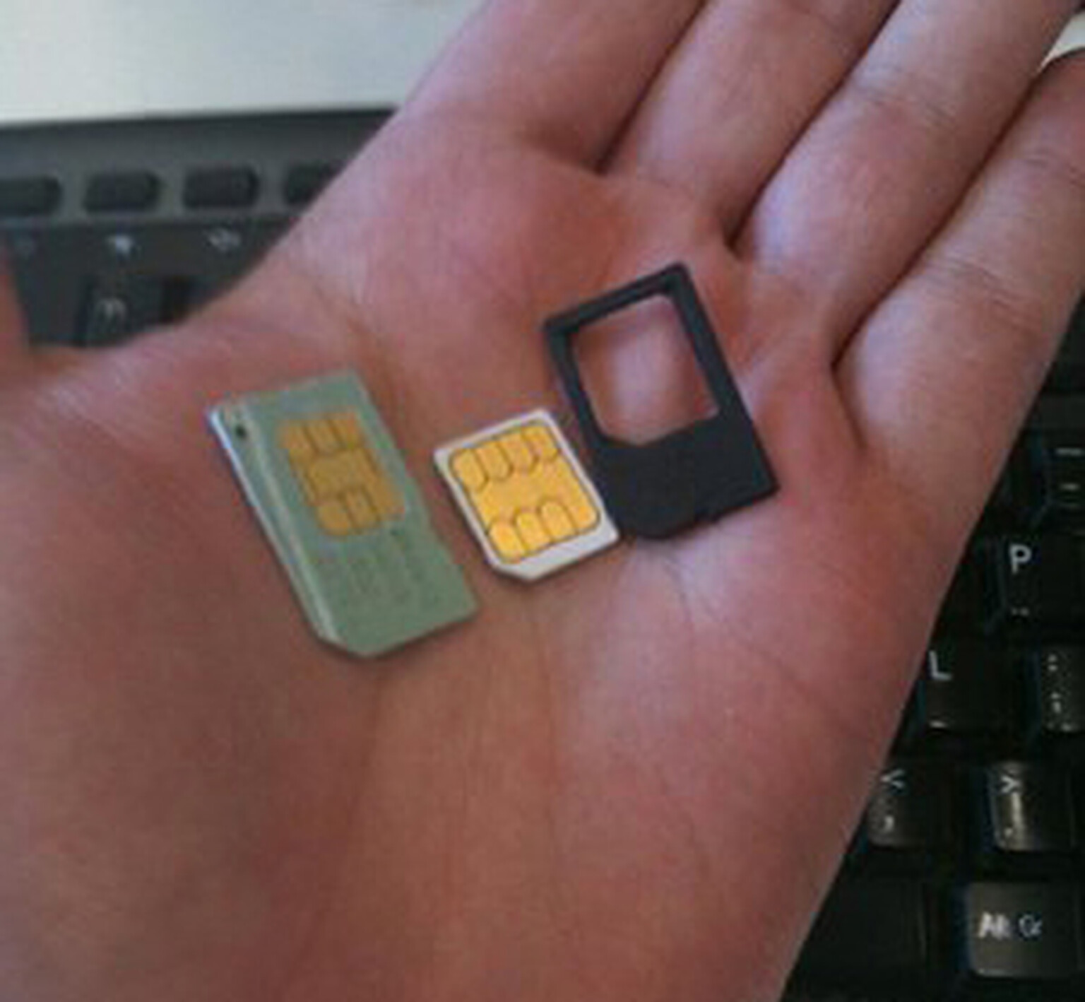 iPhone 4 micro-SIM adaptors from Orange