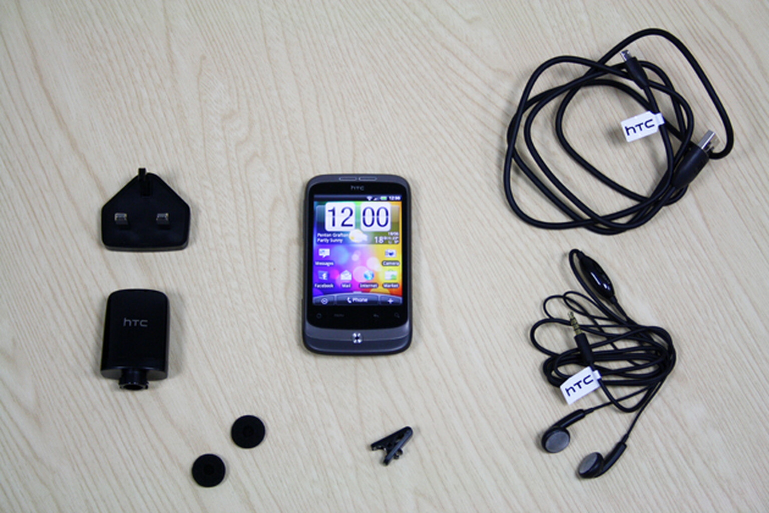 HTC Wildfire: What's in the box?