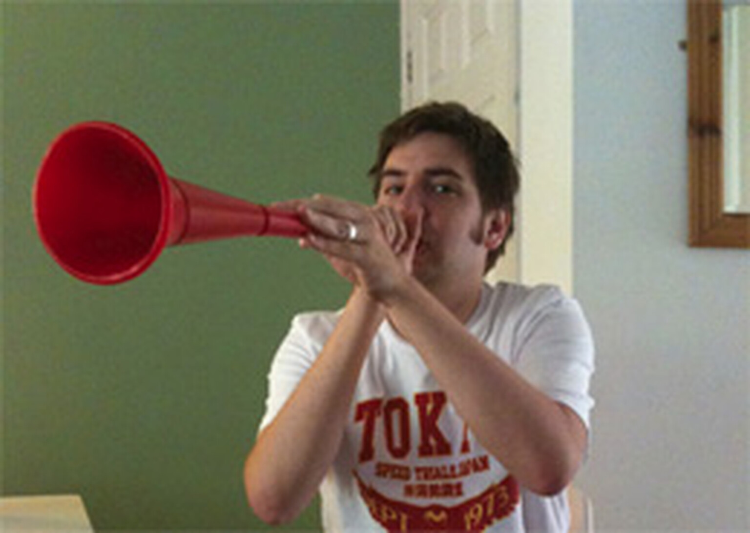Face-off: Real Vuvuzela vs Vuvuzela iPhone apps