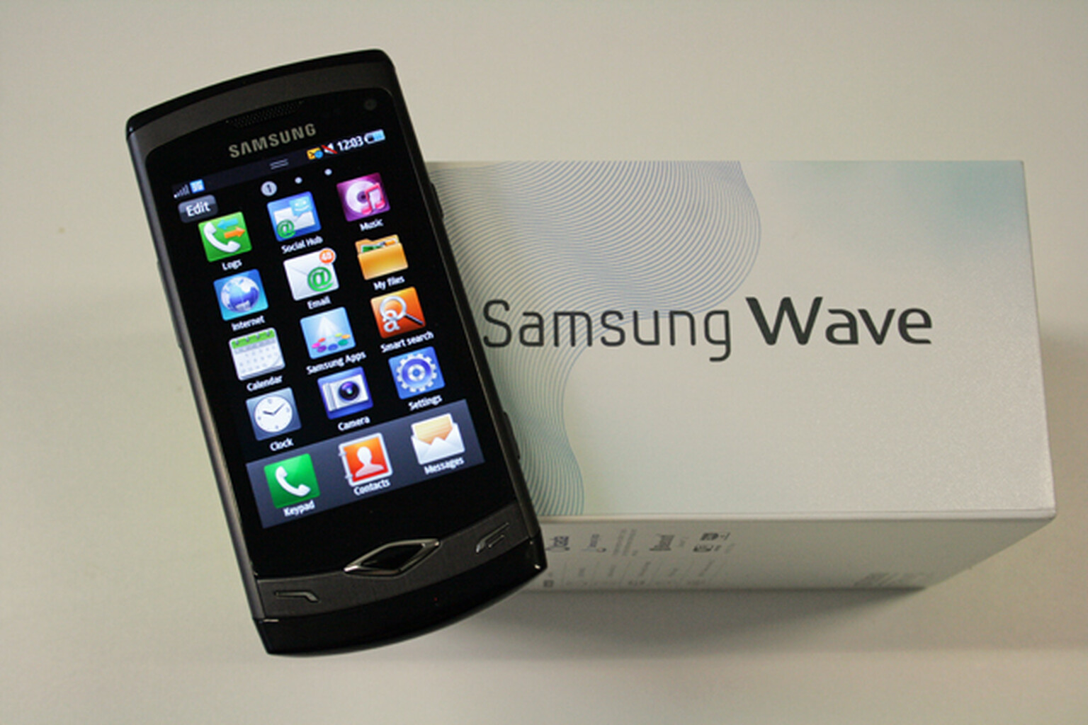 Samsung Wave: What's in the box?
