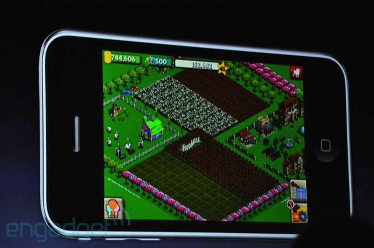 Farmville for iPhone: Put your tractors in gear, it’s acomin’!