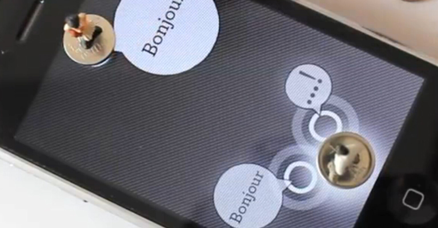 Les éditions volumiques puts pawn on an iPhone