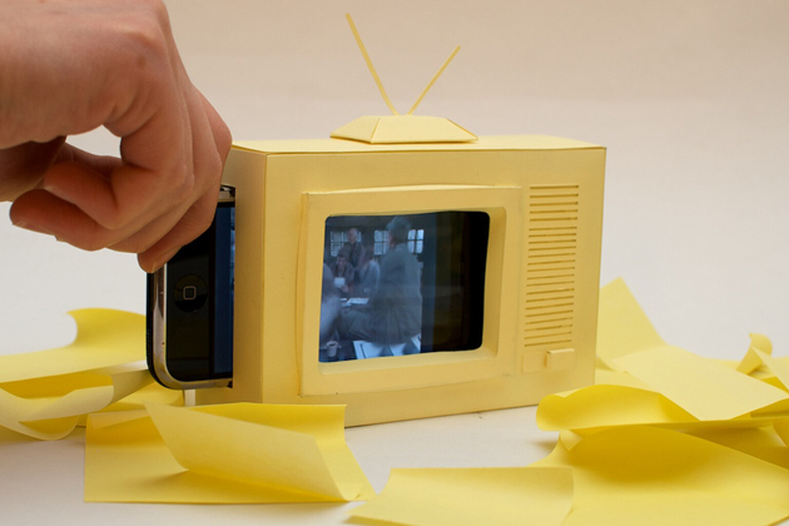 Paper iPhone TV is full of retro awesome