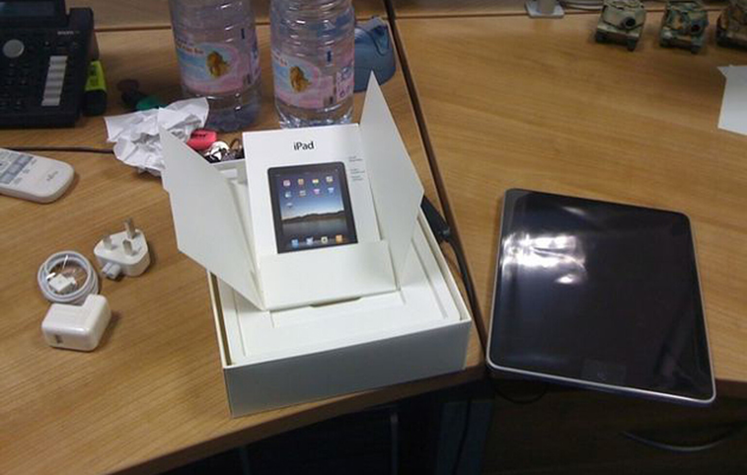 Pre-ordered UK iPads in transit, may get delivered a day early (Update: It's here)