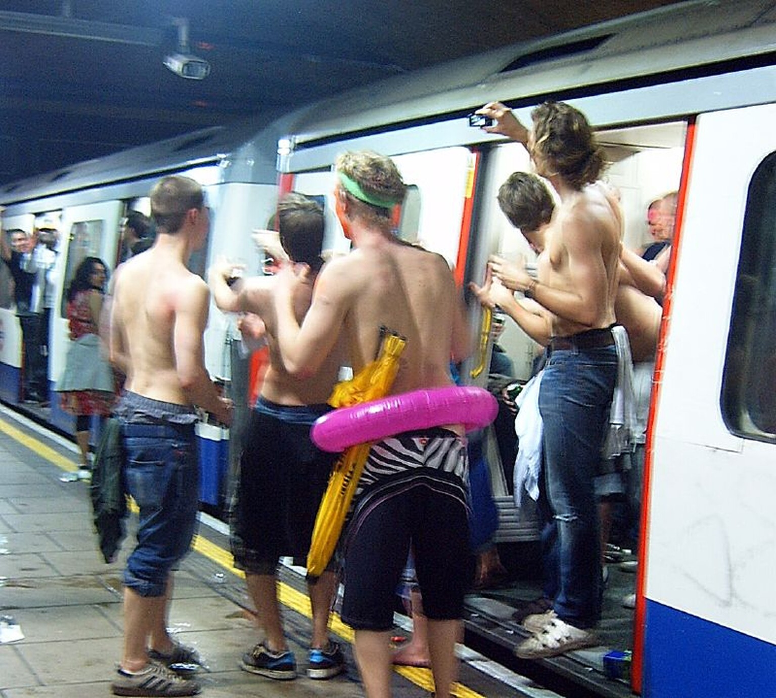 Tube to run all night weekends on five lines from autumn 2015