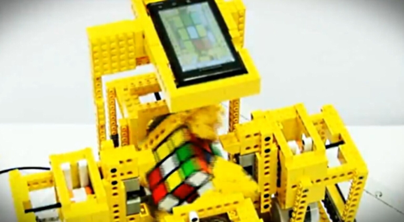 Motorola Milestone solves Rubik's Cube, gets 2.1 update
