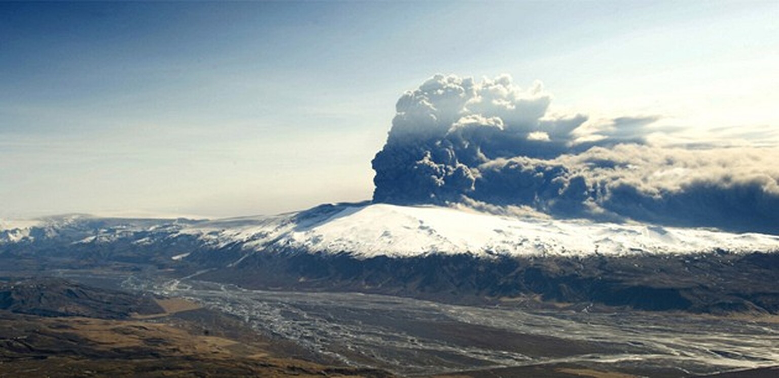 Stranded: How I beat the volcano with my mobile phone