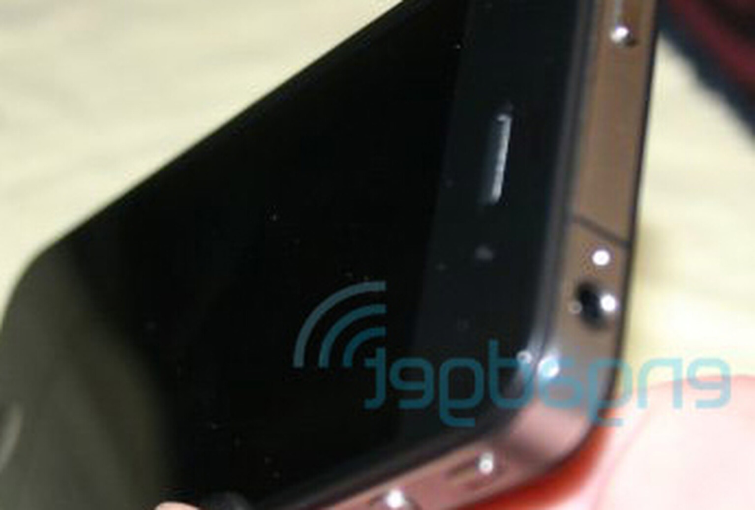 iPhone 4G (aka HD) found in bar, turns out to be the real thing