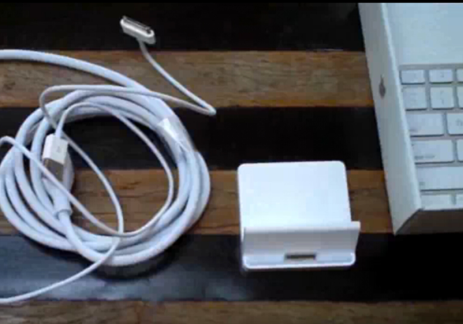 Stephen Fry posts iPad unboxing video