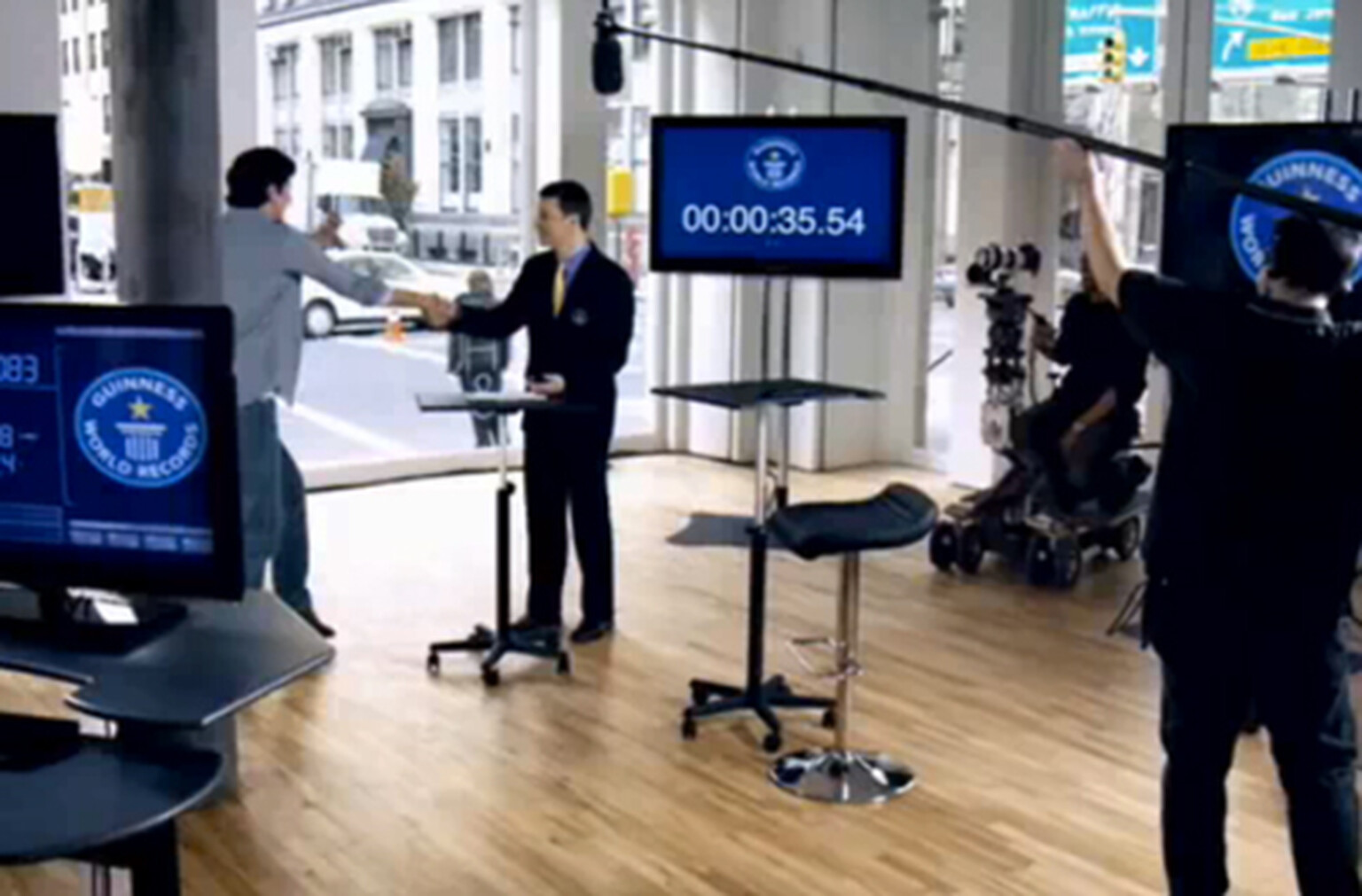 Samsung and Swype set new Guinness World Record for texting, use it for ad