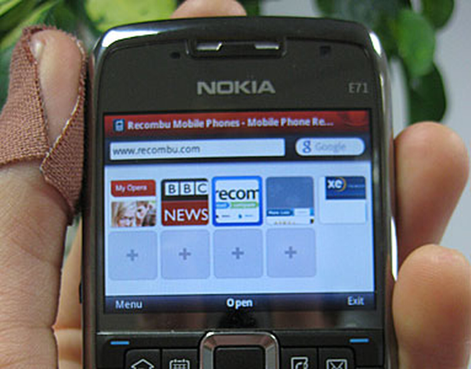 Opera Mini 5 and Opera Mobile 10 available now
