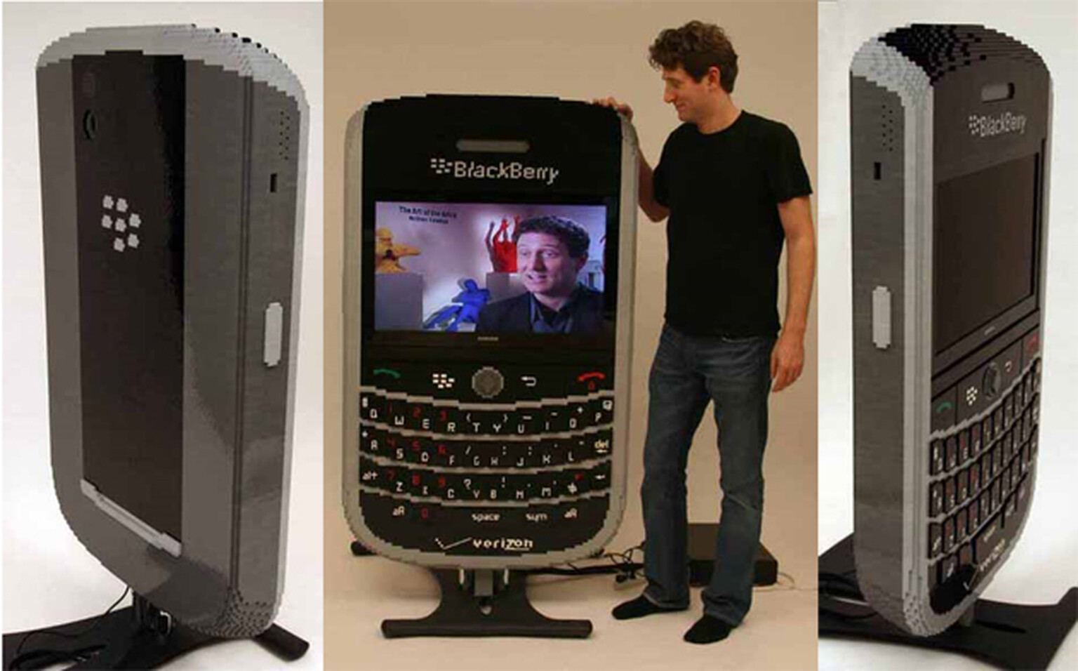 BlackBerry made of Lego, complete with working screen