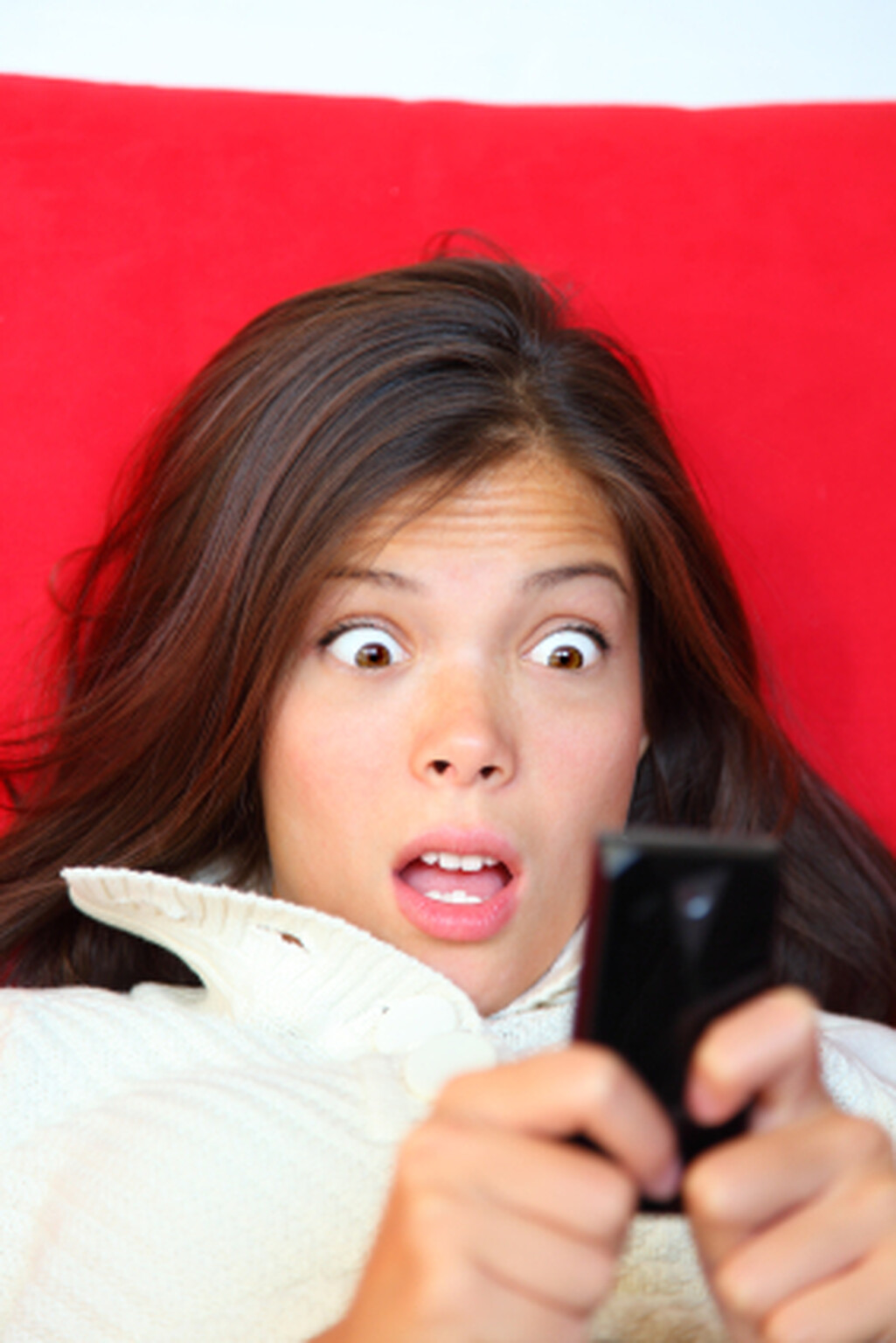 Is it ever ok to read your partner's text messages?