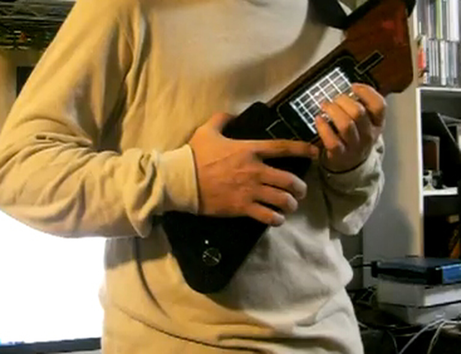 Fingerist + PocketGuitar = Awesome iPhone guitar solo