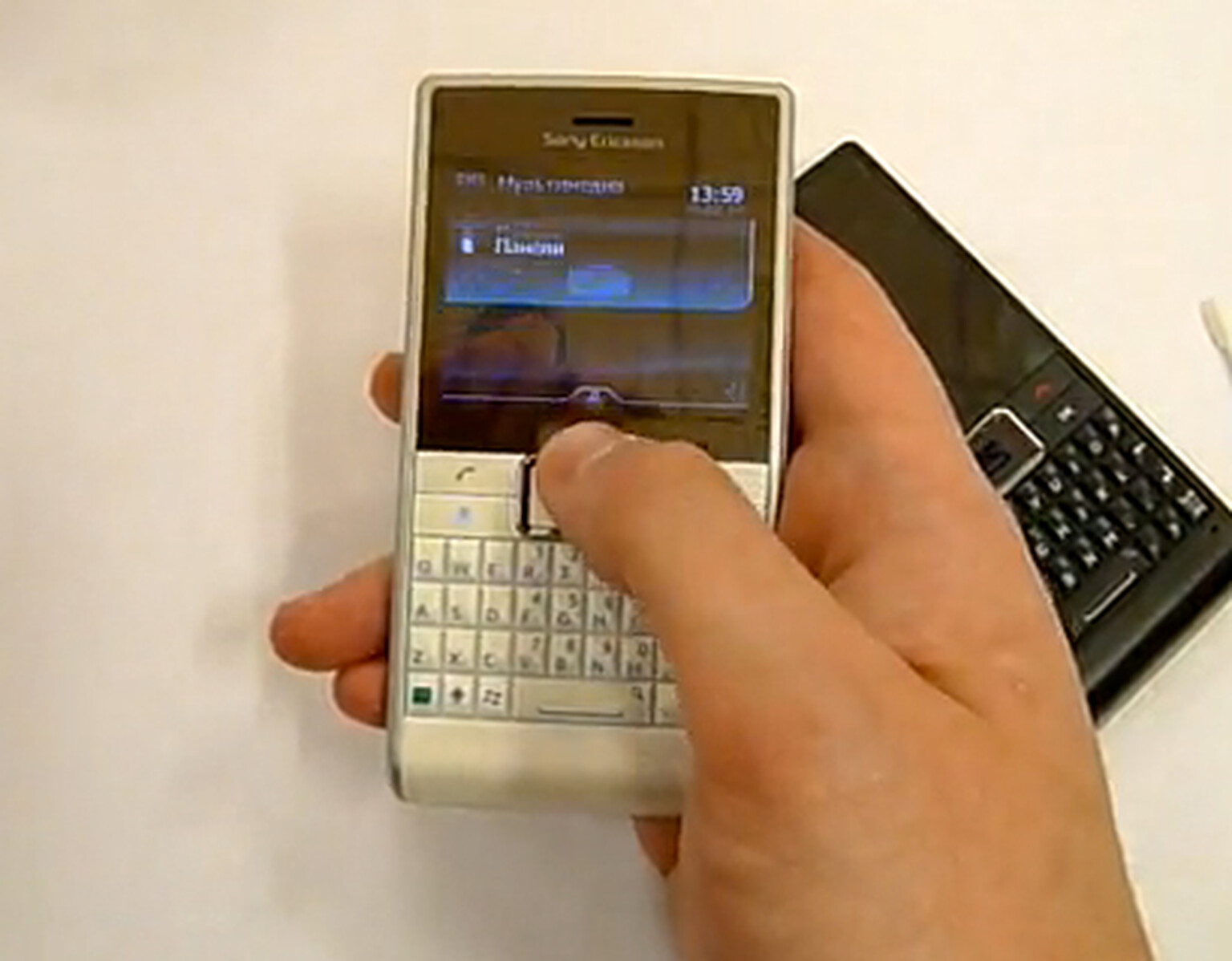 Sony Ericsson Aspen caught on camera
